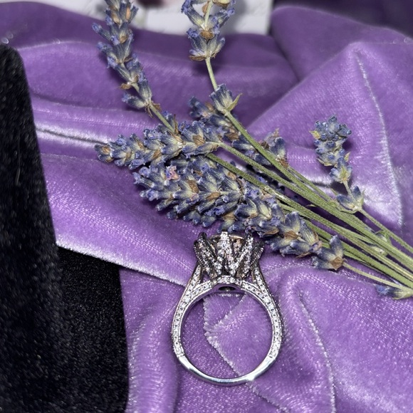 π βοΈ π Magical describes it! Travel Ring For A Queen π Glorious 6 carats. #EA42 - Picture 8 of 12